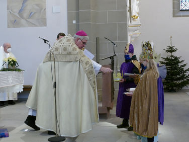 Diözesale Aussendung der Sternsinger des Bistums Fulda in St. Crescentius (Foto: Karl-Franz Thiede)